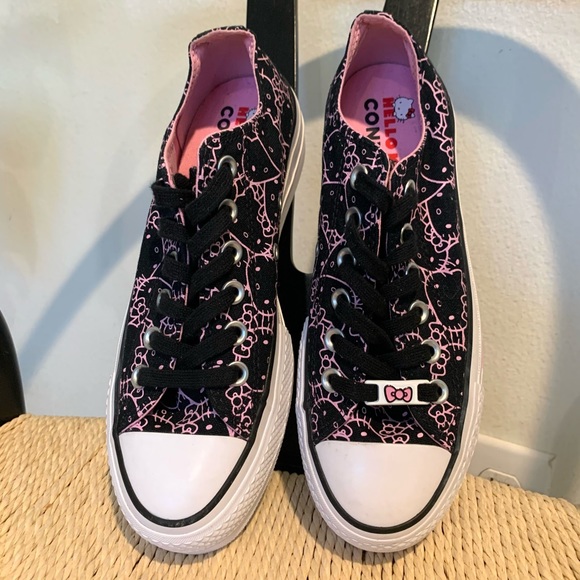 -SOLD-  Converse x Sanrio Hello Kitty - Picture 2 of 4